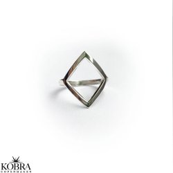 "Carr" enkel slvring i firkantet design