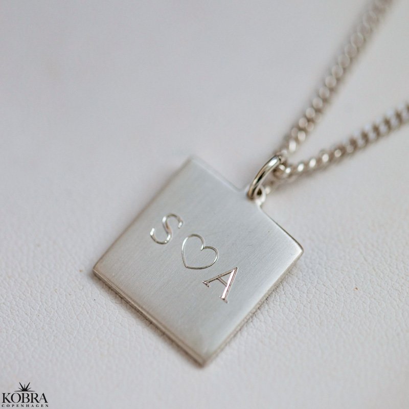 "Trend" silverhalsband inklusive gravyr med 2 mm. pansarkedja