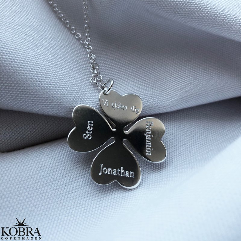 "Arley" Slv halskde med hjerte firklver, personligt graveret