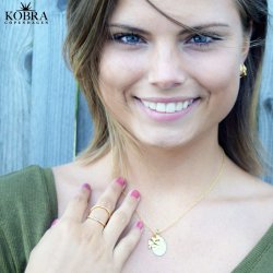 "Lucky" Firklver halskde med indgraveret vedhng i 18 karat forgyldt