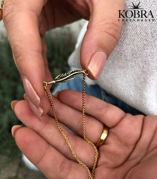 "Merle" 18 carat gold plated necklace / choker with feathers