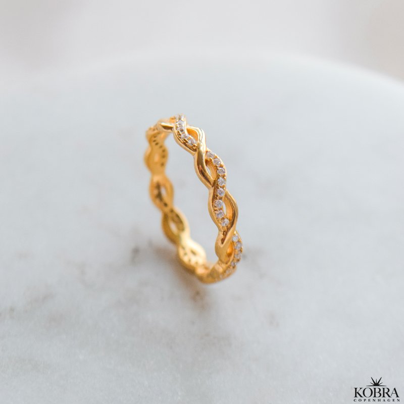 "Emma" flettet ring i guld