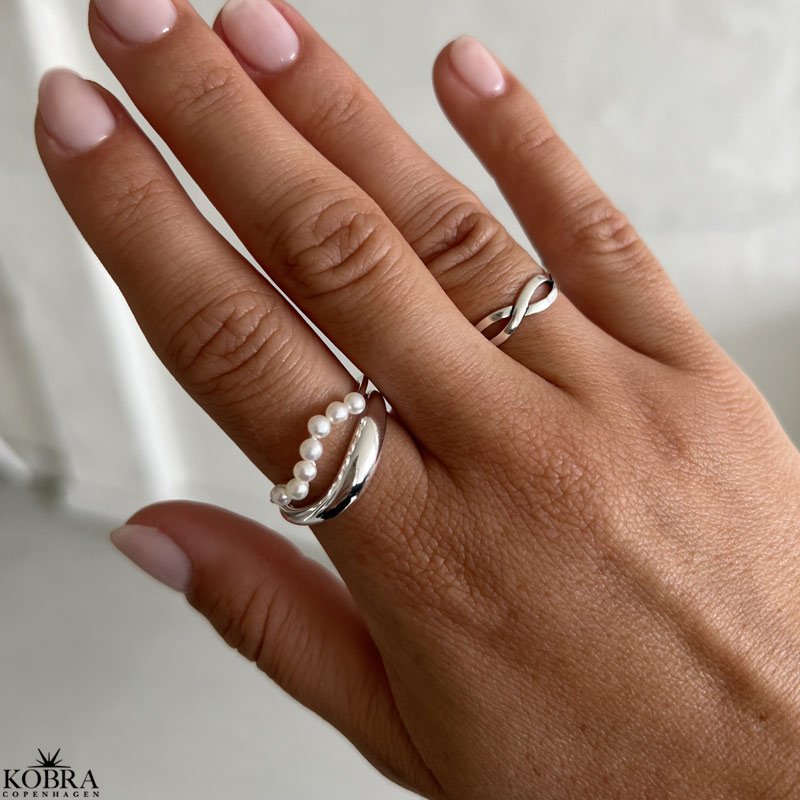 "Bay" wavy ring in silver