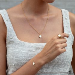 "Flora" mother-of-pearl necklace with engraving