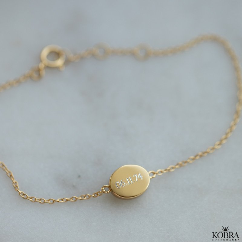"Flora" gold bracelet with mother of pearl and engraving