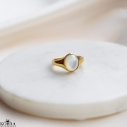 "Flora" gold ring with mother of pearl