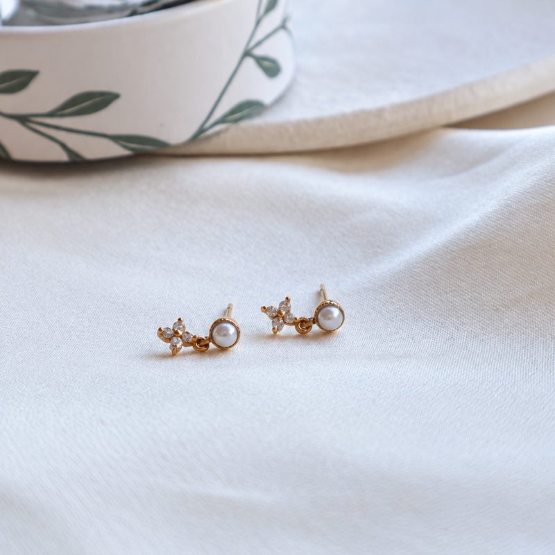 "Florence" Pearl Earrings � 18K Gold Plated