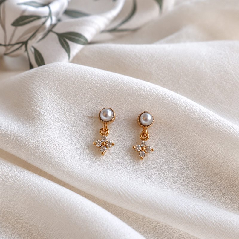 "Florence" Pearl Earrings � 18K Gold Plated
