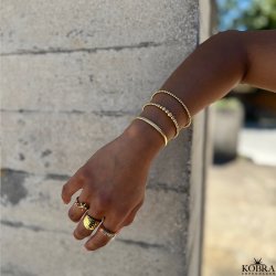 "Mella" guld armbnd / cuff med guld kugler