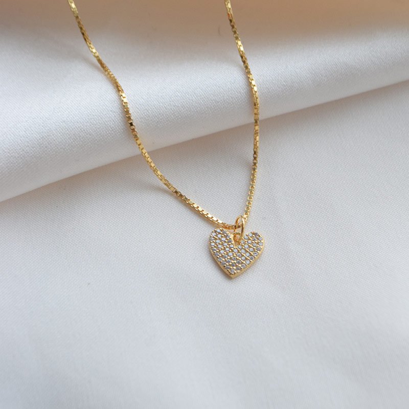 "Juliette" 18 karat forgyldt hjerte halsk�de med sten