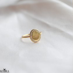 "Dazzling" 18k forgyldt ring med hvide sten og personlig gravering