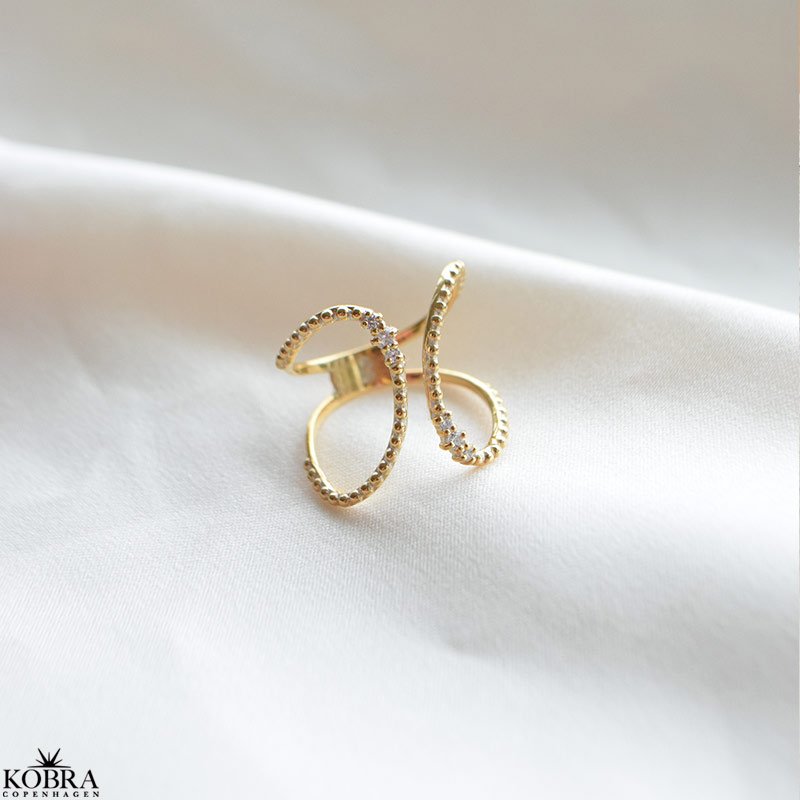 "Ivalo" V-Ring  18k forgyldt slv med guldkugler og hvide zirkonia