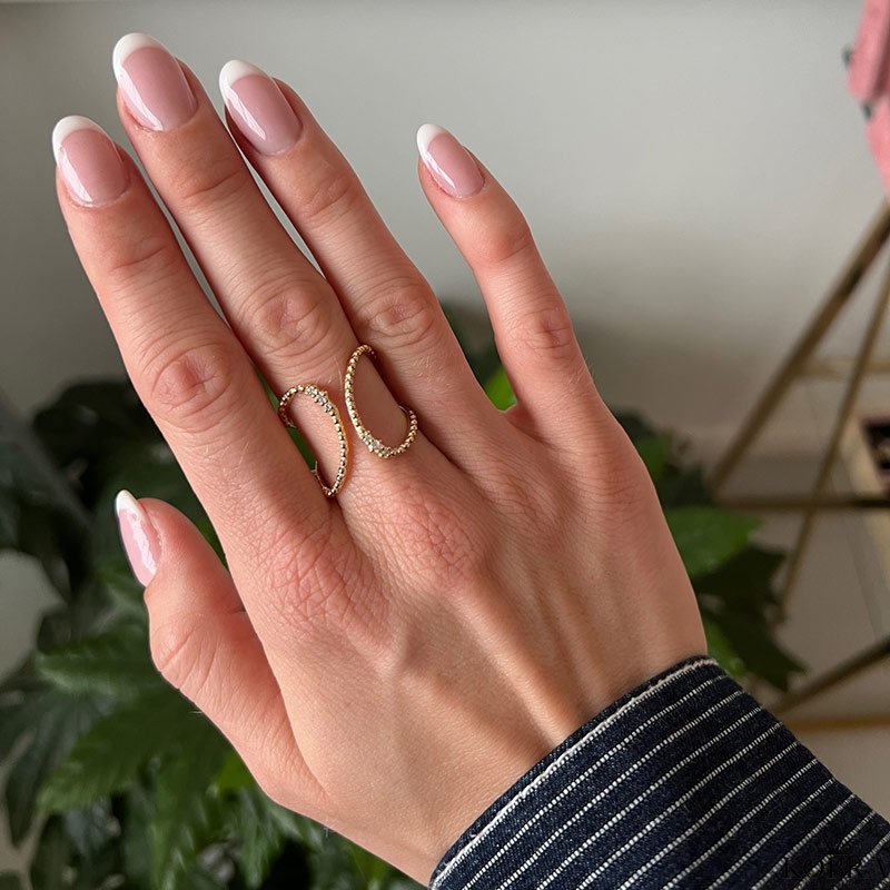 "Ivalo" V-Ring  18k forgyldt slv med guldkugler og hvide zirkonia