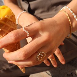 "Casablanca" 18 karat forgyldt perlering med gte ferskvandsperler