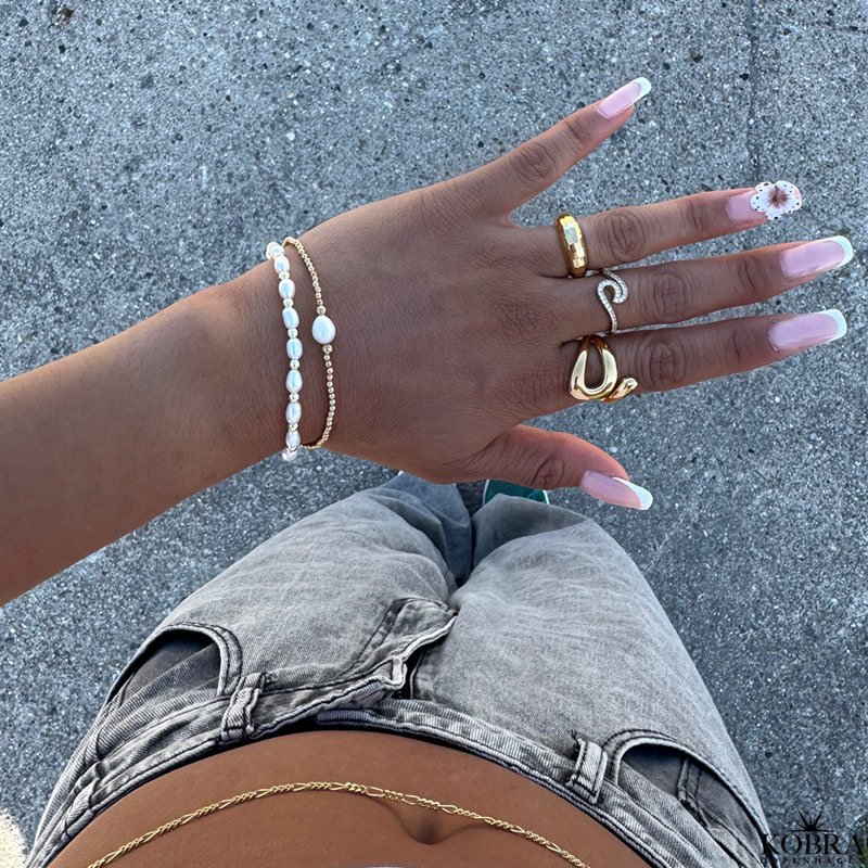 "Dixie" gold-plated bracelet with gold balls and freshwater pearl