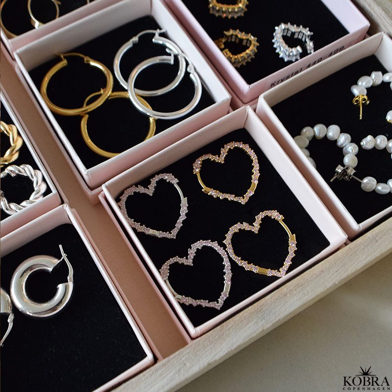 "Mikami" large gold heart earrings with pink stones