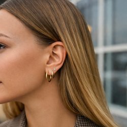 "Gina" enkle small hoops i guld