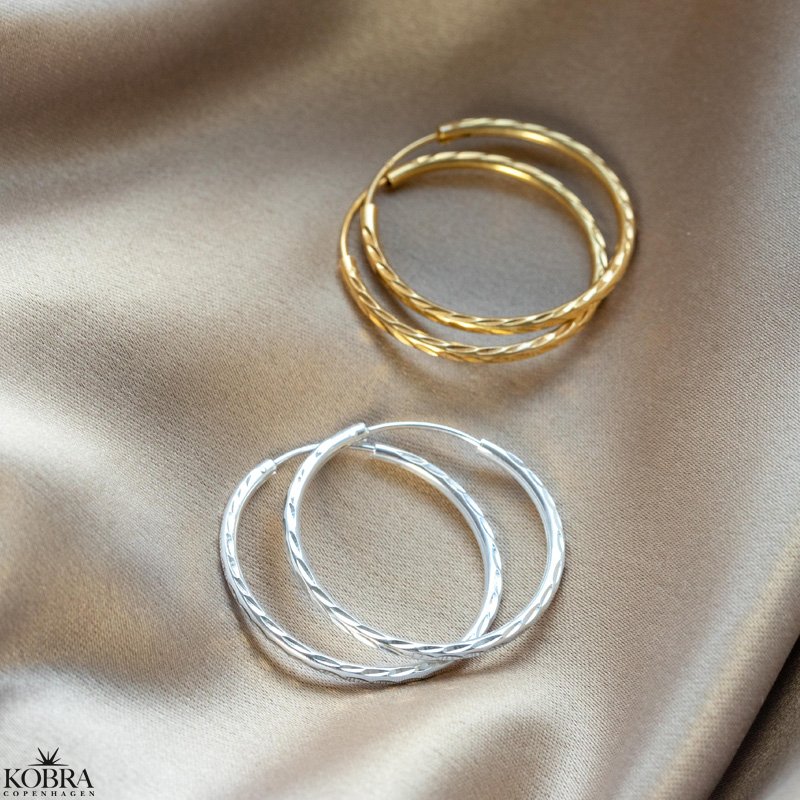 "Maisy" 18 karat forgyldte diamanteret hoops (25mm)