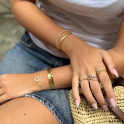 "Solenne" 18 karat forgyldt blget ring med lyserde sten