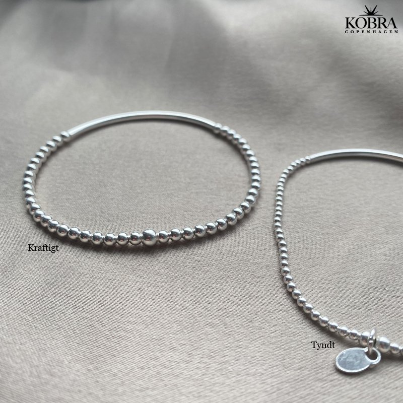 "Carly" Armbnd med tynd plade og sm slvkugler