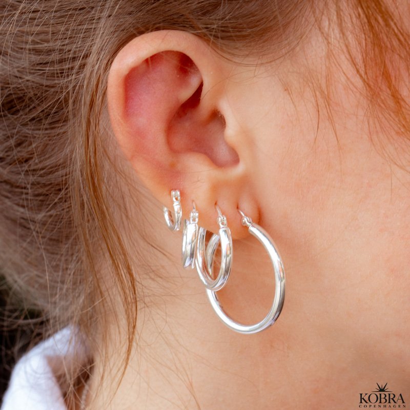 "Friday" medium slv hoops