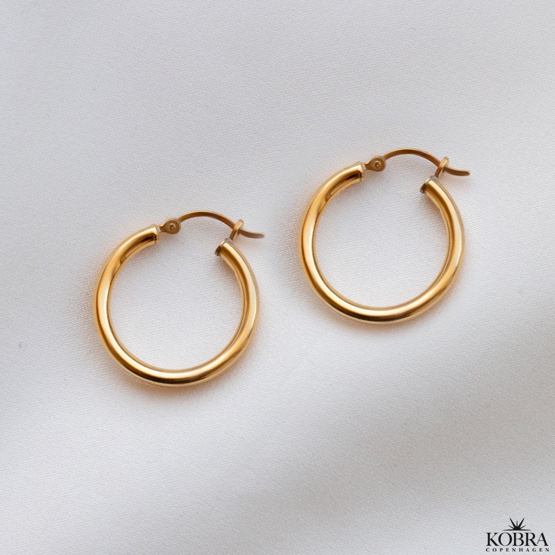 "Friday" medium guld hoops