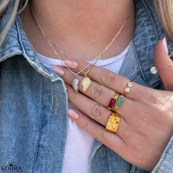 "Princess" guld ring med rd Korund krystal