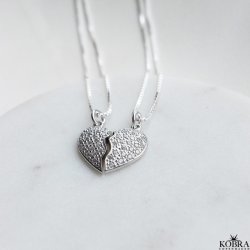 "BELOVED" Friendship halskde i slv med smukke zirkonia sten