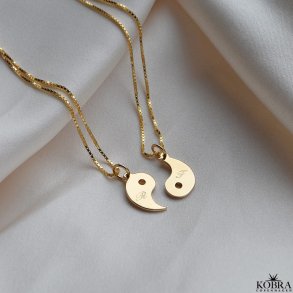  Girlfriend necklace with engraving in gold 