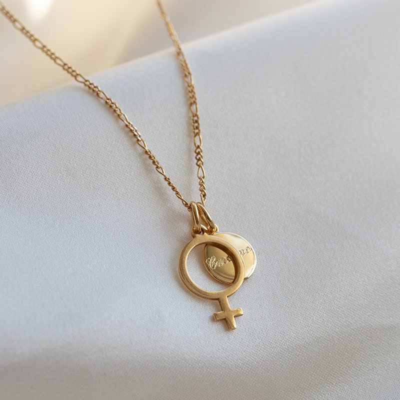 "Girl Power" halskjede i 14 karat gullbelagt med kvinnemerke og gravering