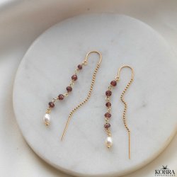 "Ellish"  guld retrde med rdlige granater samt hvid ferskvandsperle