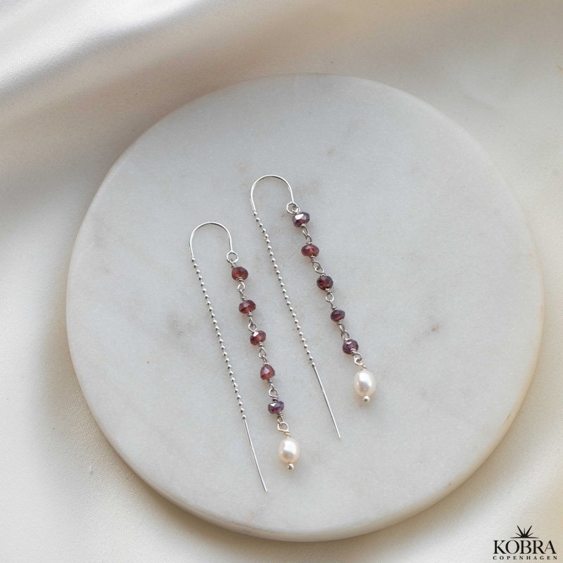 "Ellish"  slv retrde med rdlige granater samt hvid ferskvandsperle