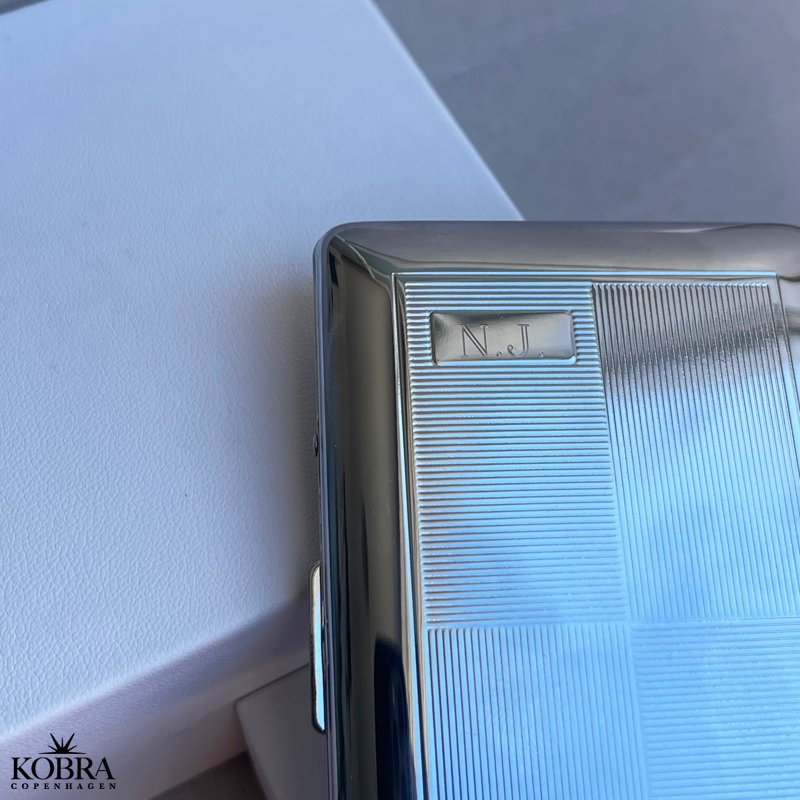 Kreditkortholder i stl med mnster model 1