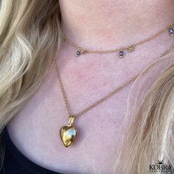 "Anamaria" 18 karat forgyldt hjertemedaljon med hvid sten