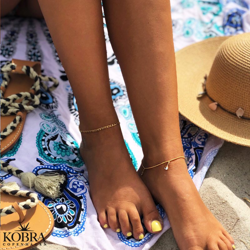 "Drops" Guld ankelkde med 3 drbeformet sten- Valgfri farve!