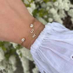 "Alias" guld armbånd med guld bogstav