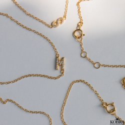 "Alias" guld armbånd med guld bogstav