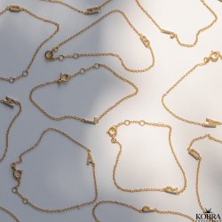 "Alias" guld armbånd med guld bogstav