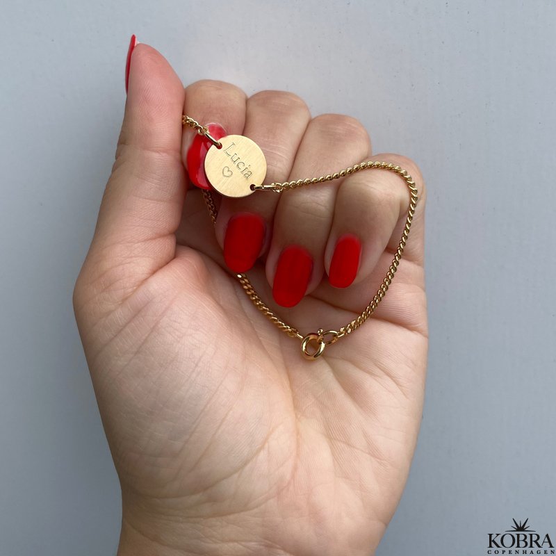 "Parker" 2 mm panzer armbnd i guld med personlig graveret amulet