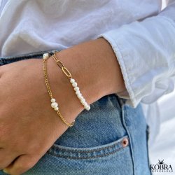 "Nirvana" guld armbnd med gte hvide ferskvandsperler