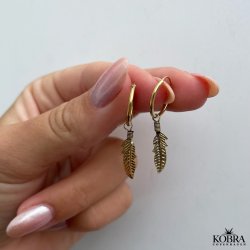 "Merle" gold earrings with small feathers
