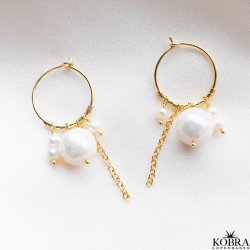 "Kiko" guld creoler med store og sm hvide ferskvandsperler