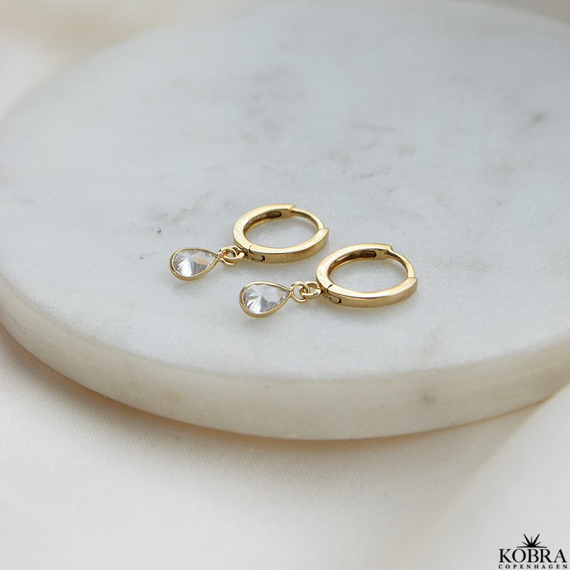 "Teardrop" 18 karat forgyldte hoops med hvide drbesten