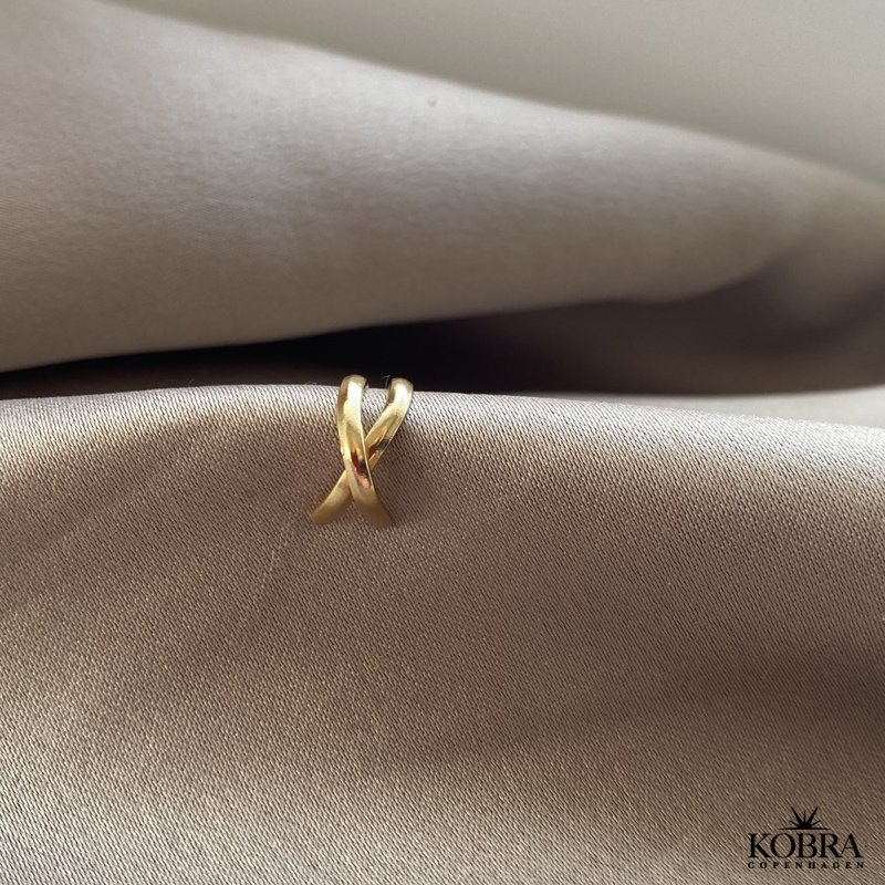 "Hayden" earcuff i guld