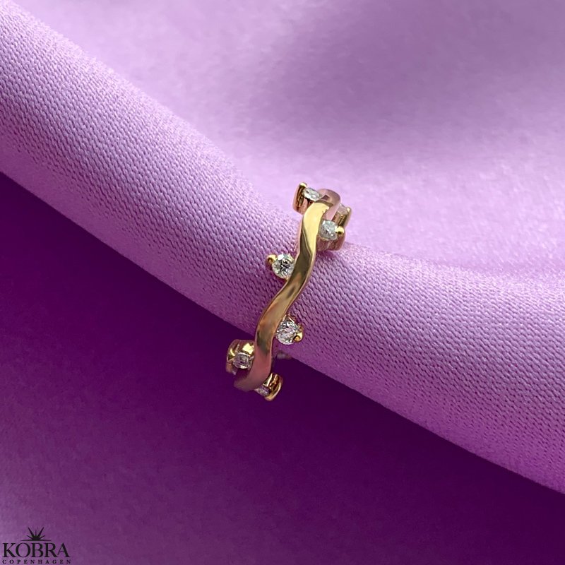 "Panama" earcuff med hvide sten i guld