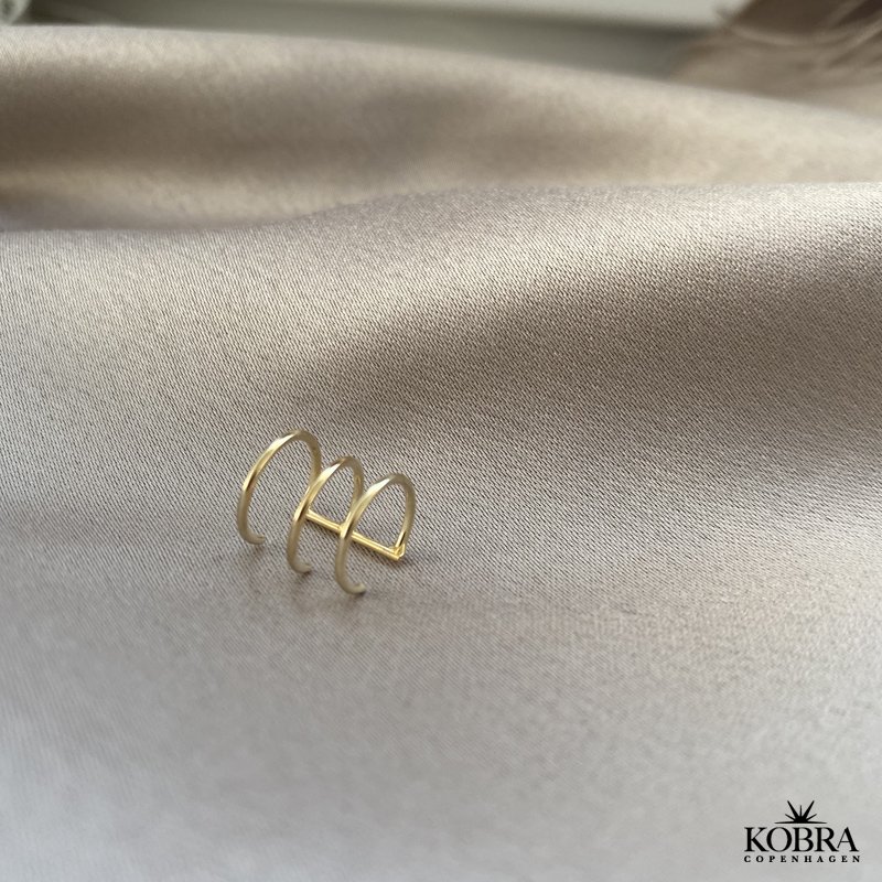 "Cora" guld earcuff 