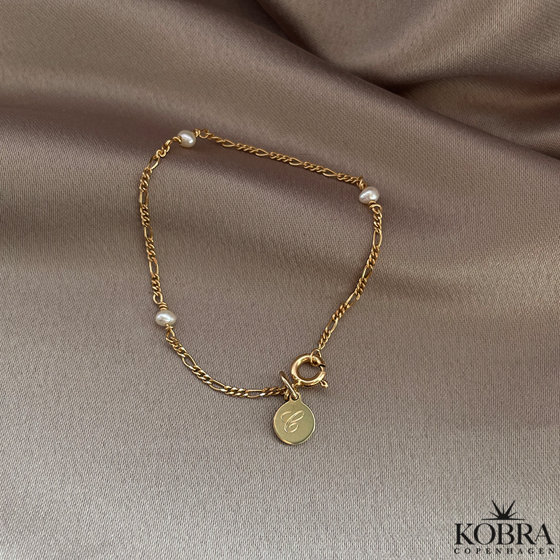 "Malia" handmade gold bracelet with small pearls