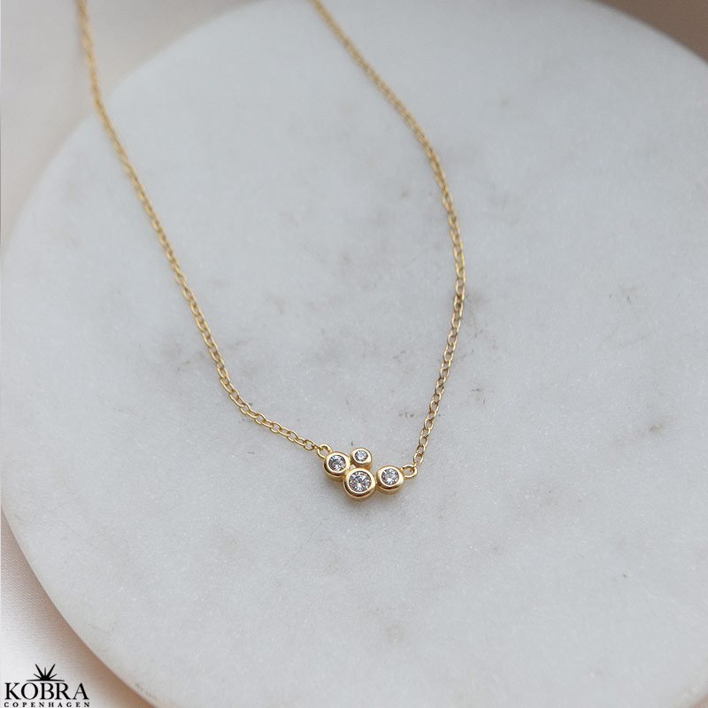 Lily" enkel guld halskde med hvide sten