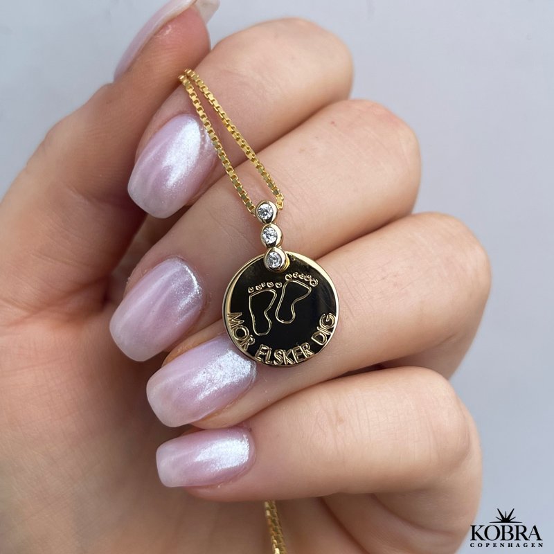 "Edgy Sunday" guld halskde med sten inklusiv gravering