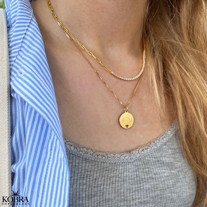 "Daphne" 18 karat forgyldt amulet med kryds og hjerte